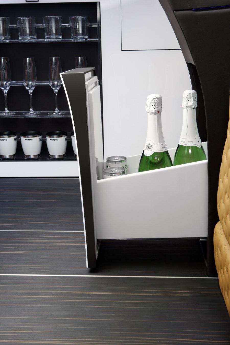 Детали интерьера Mercedes-Benz Sprinter Business Lounge by Brabus (Br.906) 2014 года  (фото 19 из 33)